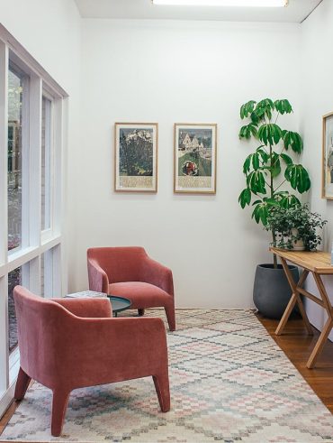 Choisir le bon revêtement de sol pour un couloir fonctionnel et esthétique