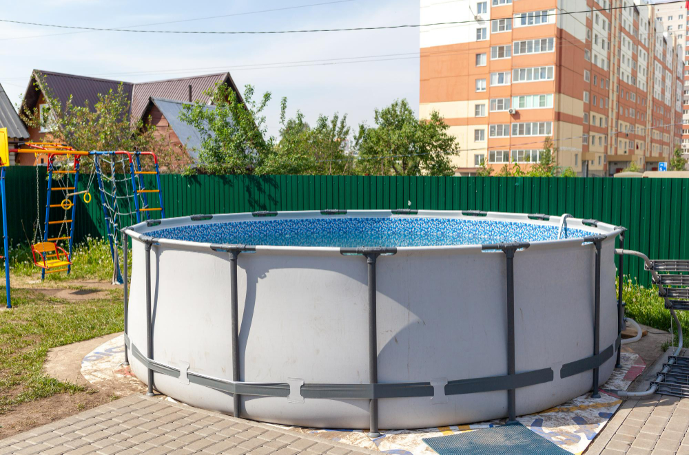  une Piscine hors sol ronde  